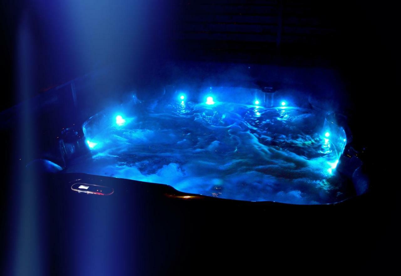 Villa Dakota - Jacuzzi, Zwembad, Playstation Дюрбюи Экстерьер фото